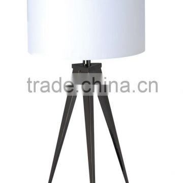 2015 hot sale modern decorative household tripod desk lamp