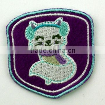 2014 Fashion Customized Embroidery patch on fabric/Customized Logo Embroidery Patch