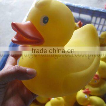 wholesale 15cm floating upright big rubber duck , huge race rubber duck, large bath duck