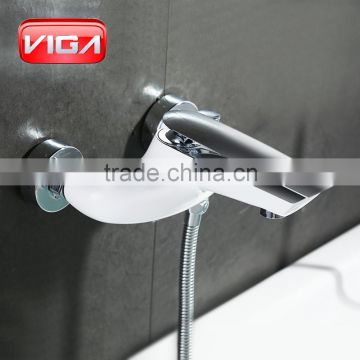 Hot and cold bath faucet with single handle 764000LWC