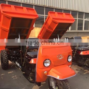 Building waste cleaning and transporting vehicle