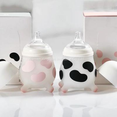 Silicone milk bottle for newborn babies over one year old. Drink milk cup and drink milk cup and drink sippy cup