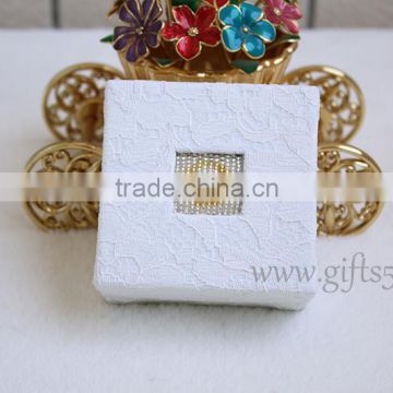 Wholesale White lace wedding jewelry gift boxes with beaded name plate of O