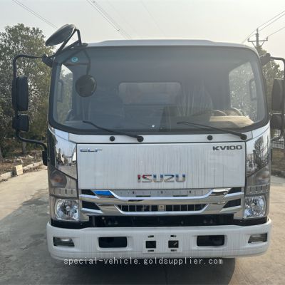 Isuzu 4 * 2 dump truck with a load capacity of 3-5 tons