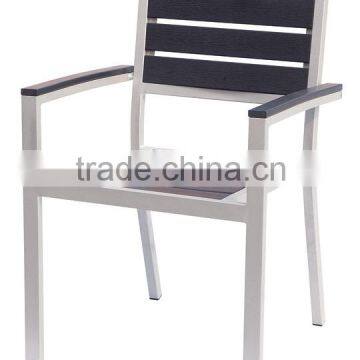 Aluminum yard chair with plastic slats for outdoor and indoor relax