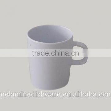White melamine cup with lid