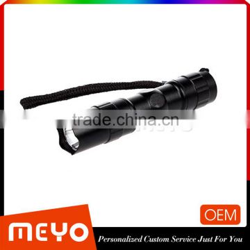 Fashion popular battery flash torch with custom logo for gift