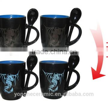 stoneware mug with thermo effect magic mug with spoon