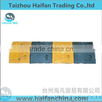 traffic road reflective rubber speed hump for Crossroads/ black and yellow removable rubber speed bump used in Intersection