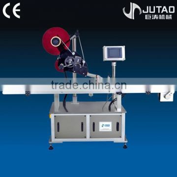 Plane labeling top surface labeling machine