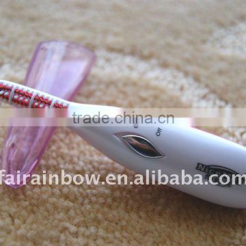 mini lash curler operated with 1 AAA battery