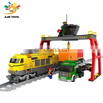 Factory wholesale 792PCS deft design plastic building big train block toy for kids