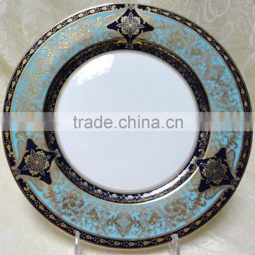 Porcelain plate of round shape