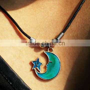 Fashion Jewelry Accessories Necklace Color Changing Star and Moon Necklace