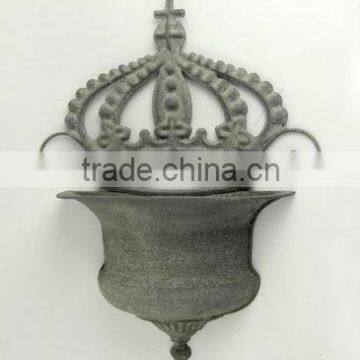 100126F-crowned metal wall plant holder