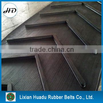 Patterned chevron rubber flat conveying belt