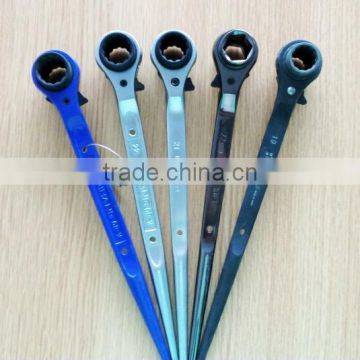 Double sized tapered reversible scaffold spanner wrench