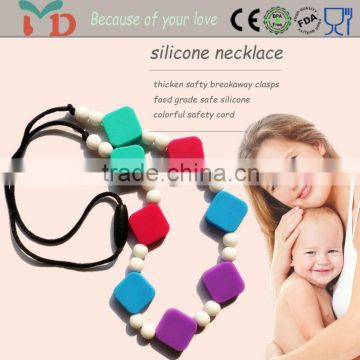 good baby child products safety/mom wearing necklace teething baby