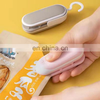 Innovative Cute Food Heat Portable Cheap Handheld Kitchen 2 in 1 Mini Bag Sealer Cutter