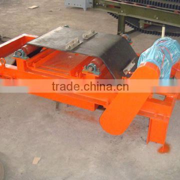 Suspended conveyor belt self cleaning electro magnetic separator
