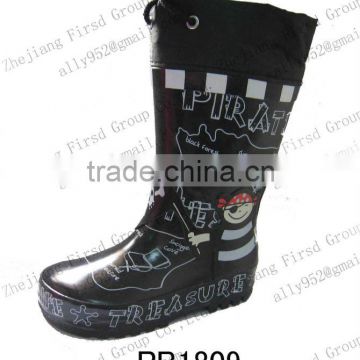2013 kids' black rubber rain boots with cool pattern