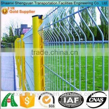 Small plastic garden edging fence panels