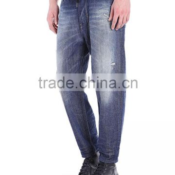 Men's Cotton Carrot Jeans in blue color