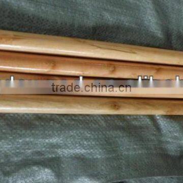 varnished wooden broom handle for household cleaing tools