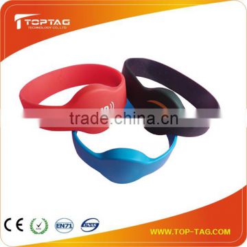 China Manufacturer 13.56MHz Silicone RFID Wristband/bracelet with soft printing