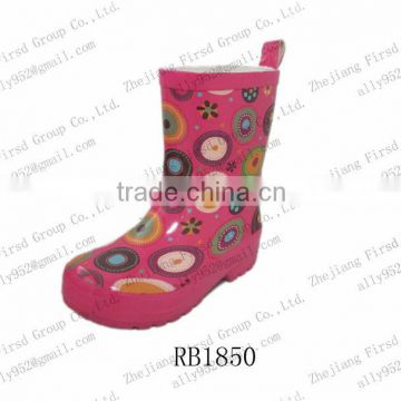 2013 kids' pink rubber rain boots with colorful pattern