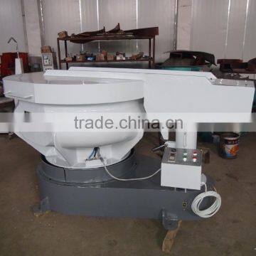 Vibratory finisher with cover