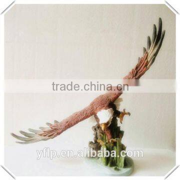 Resin Gliding Animal Eagle Figurine for Home Decoration