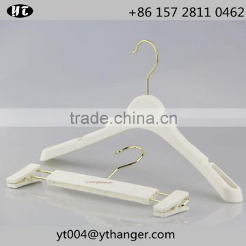 white matched set hanger plastic hanger and pants hanger for clothes