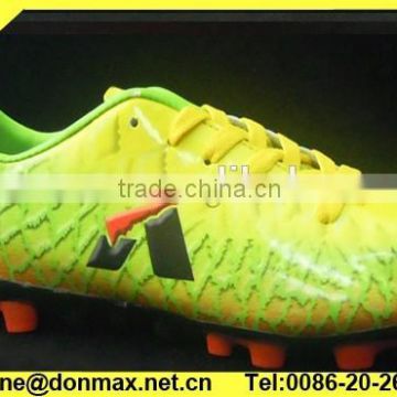 Top selling children soccer shoes