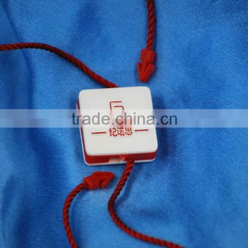 Factory promotional foursquare plastic seal tag