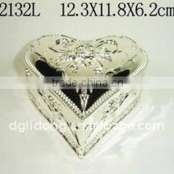 Docrative Silver Shiny Heart Design Metal Ring Box