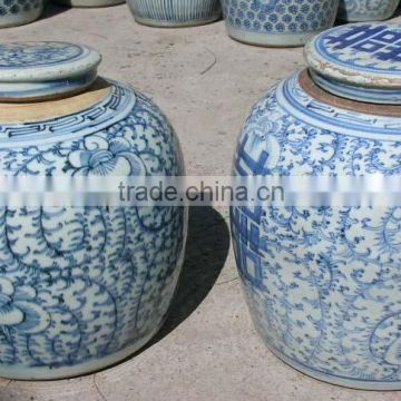 Antique porcelain blue and white container
