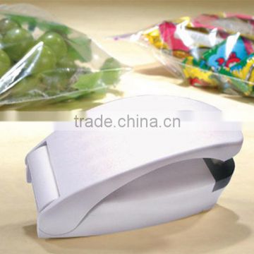 [Handy-Living]-Plastic Bag Re-sealer with Cutter (HK3800-001)