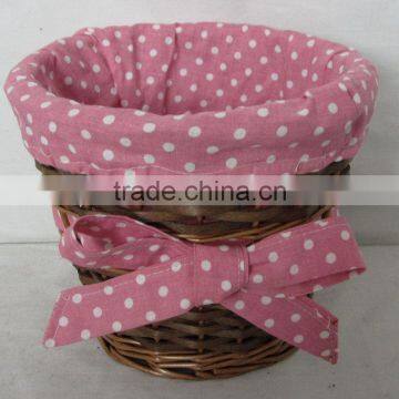 laege round willow lundary basket with lining