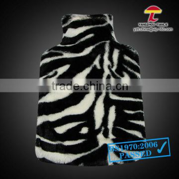 BS standard natural rubber hot water bottle with black leopard pvc plush cover