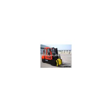 4 Tons Cab Diesel Forklift Truck With Rotator