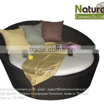 Outdoor rattan round sofa daybed