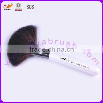 single fan shaped powder brush with nylon hair