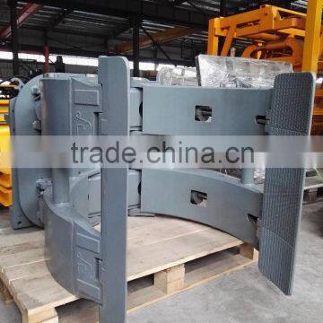 Material handling equipment forklift paper roll clamp