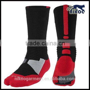 Wholesale knitted cushioned men elite custom sports sock