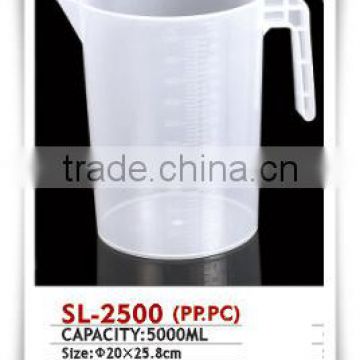 wholesale popular big 5000ml plastic measuring cup with spout mc028