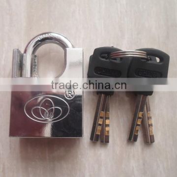 Plastic handle key closed shackle padlock
