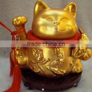 Golden ceramic fengshui hand waving Lucky Cat for home decoration