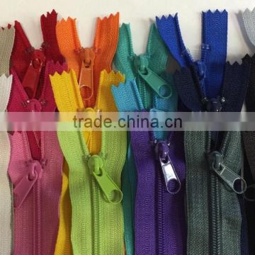 Long Pull Handbag Zippers 14" Bright Assorted Colors #4 (5.1mm) Nylon Closed End