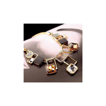 Magic Space Fashion Crystal Statement Necklace Women High Quliaty UK Geometric Chain Pendant Jewelry Wholesale